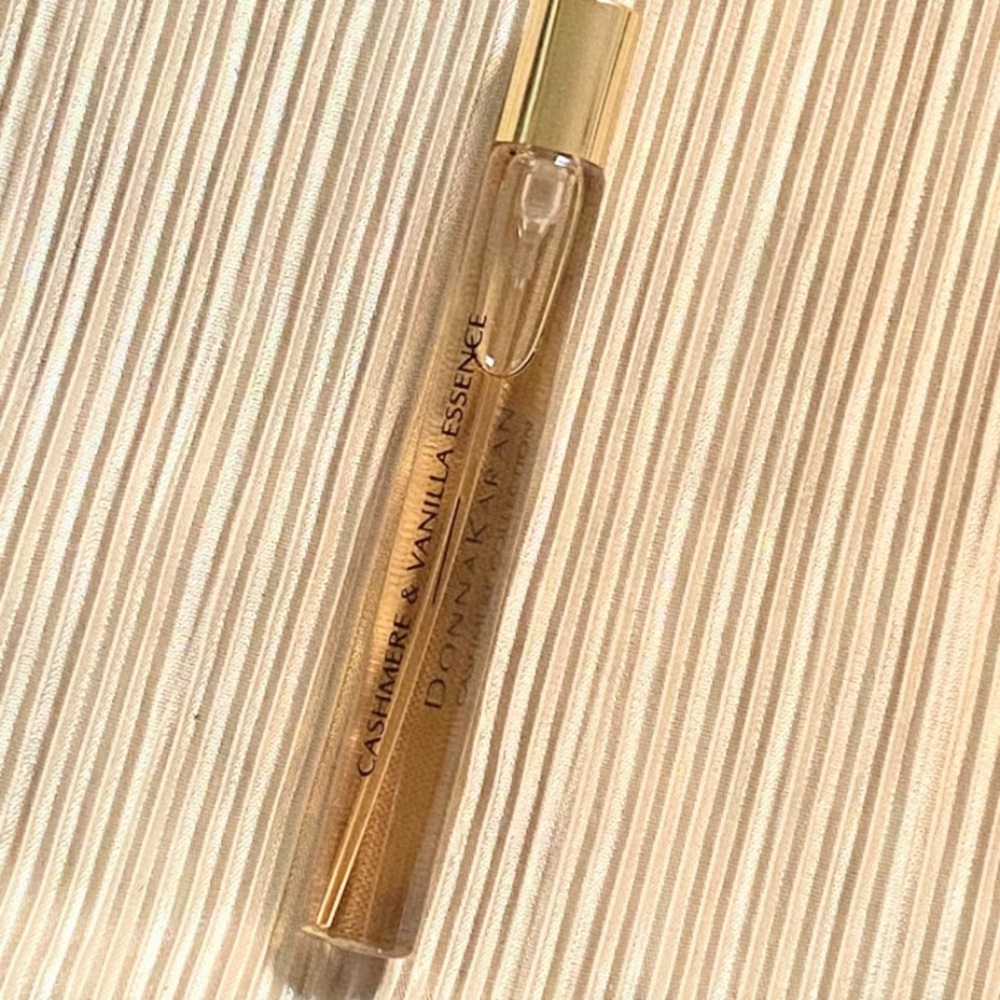 DONNA KARAN CASHMERE & VANILLA ESSENCE  10ml SPRAY